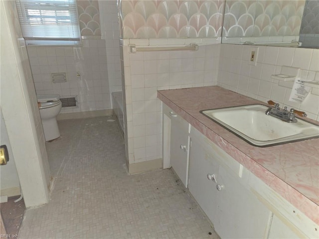 full bath featuring vanity, visible vents, tile walls, toilet, and tile patterned floors