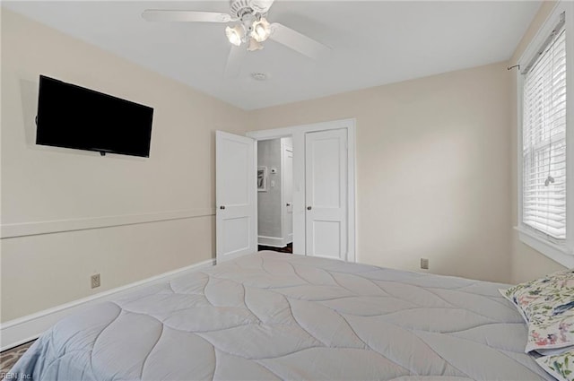 bedroom with ceiling fan