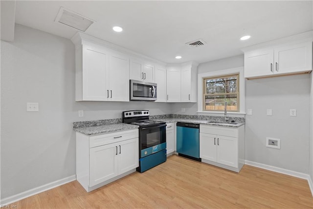 kitchen featuring a sink, stainless steel microwave, range with electric stovetop, light wood-style floors, and dishwashing machine