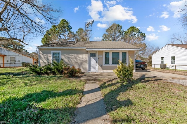 view of front of house with driveway, a front yard, and fence