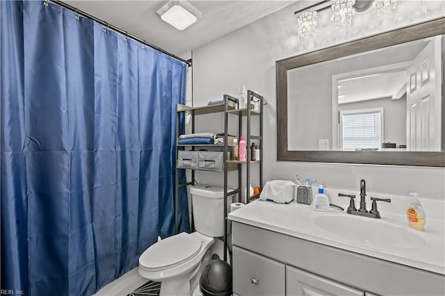 bathroom with curtained shower, toilet, and vanity