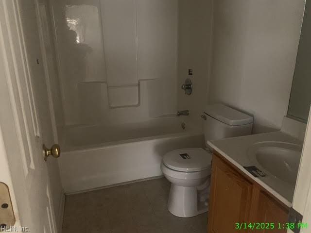 full bathroom featuring vanity, toilet, and shower / bath combination