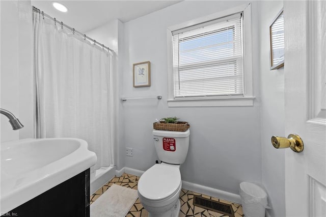 full bathroom featuring tile patterned flooring, visible vents, baseboards, toilet, and a shower with curtain