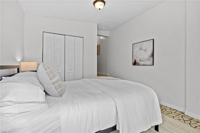 bedroom featuring baseboards and a closet