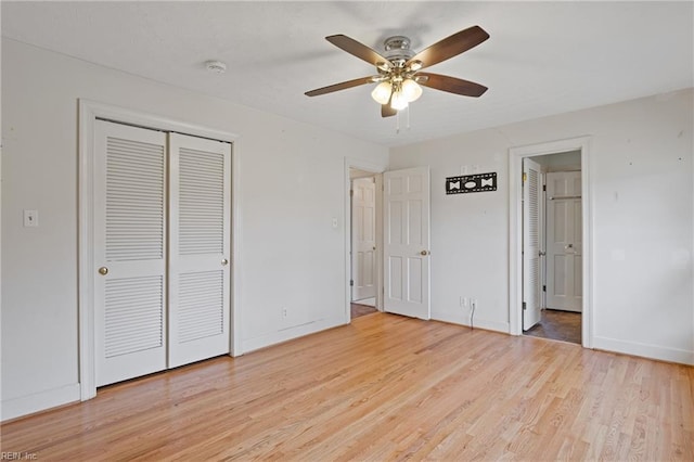 unfurnished bedroom featuring baseboards, light wood-type flooring, a closet, and ceiling fan