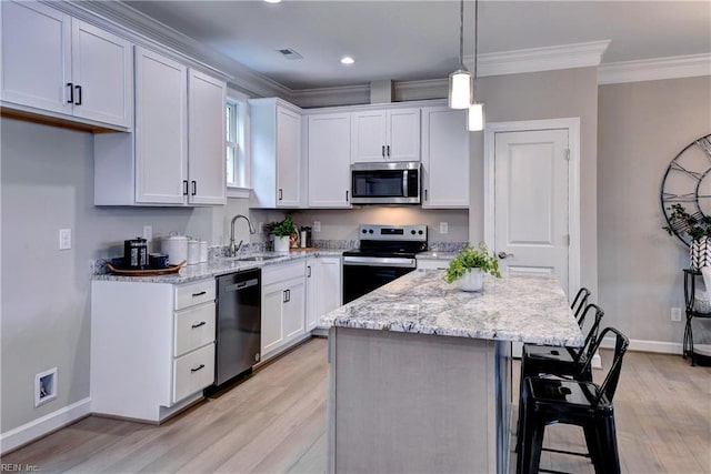 5311 Salzman St, Williamsburg, VA 23188 - kitchen with stainless steel appliances, a sink, light wood-style flooring, crown molding, and baseboards