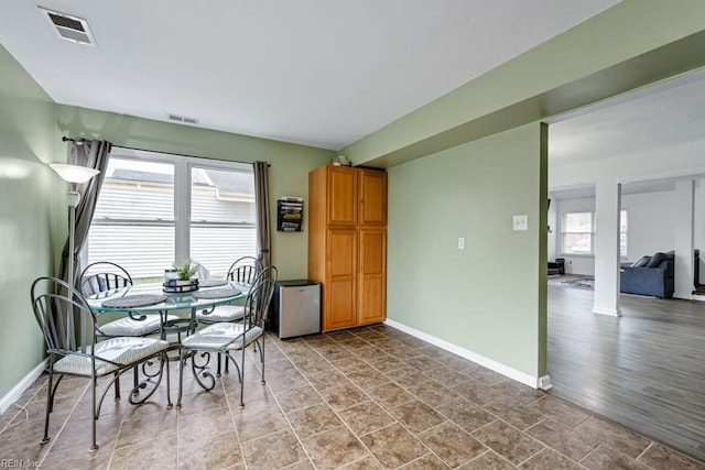 dining space featuring visible vents and baseboards