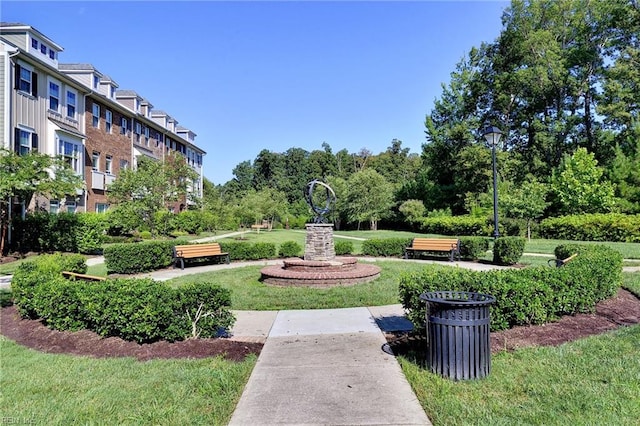 view of property's community featuring a lawn