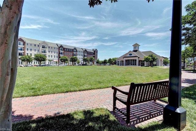 view of property's community featuring a yard