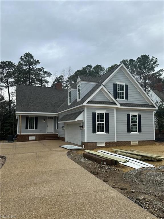 view of front of home with a garage and concrete driveway