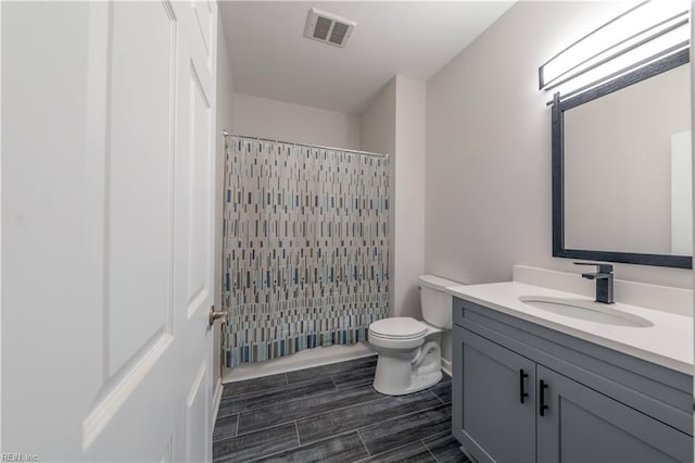 full bath featuring vanity, visible vents, wood tiled floor, curtained shower, and toilet