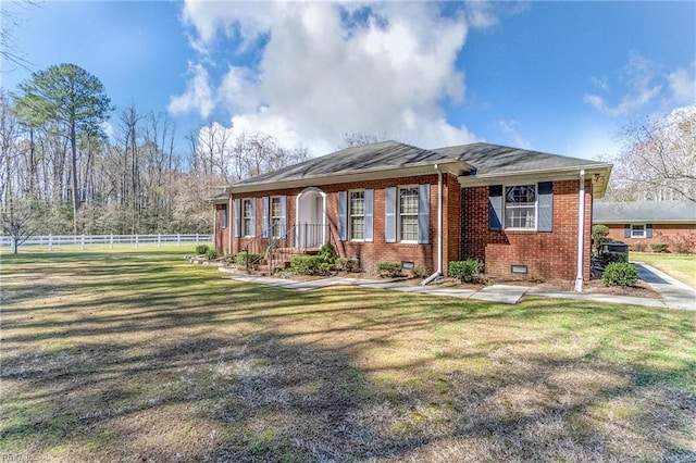 view of front of home featuring brick siding, crawl space, fence, and a front lawn