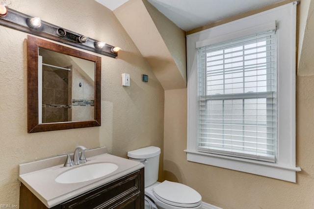 507 Bellwood Rd, Newport News, VA 23601 - full bathroom with a tile shower, toilet, vanity, and a textured wall