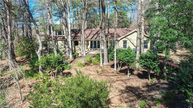 view of front facade featuring stucco siding