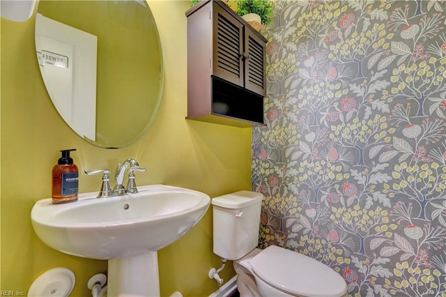 bathroom featuring toilet