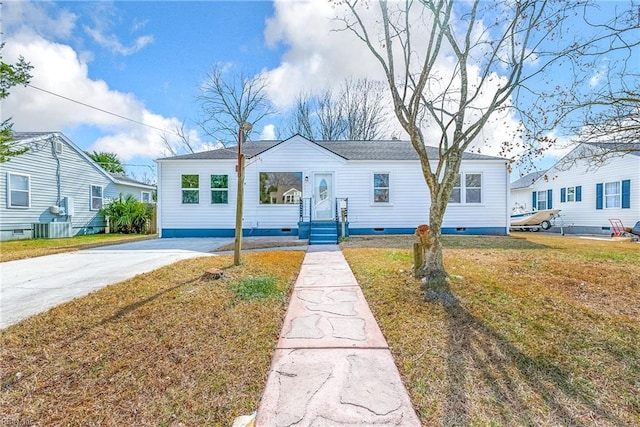 view of front of home featuring a front lawn, driveway, and crawl space