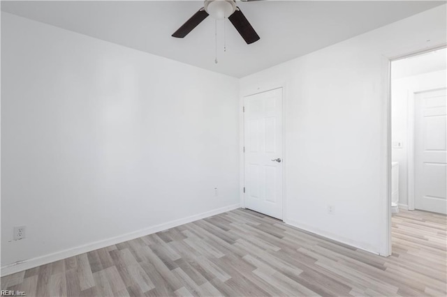 empty room featuring light wood-style flooring, baseboards, and ceiling fan