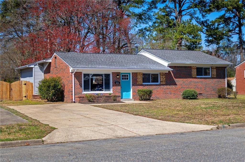 549 Almond Dr, Newport News, VA 23601 - ranch-style home with a front lawn, fence, and brick siding