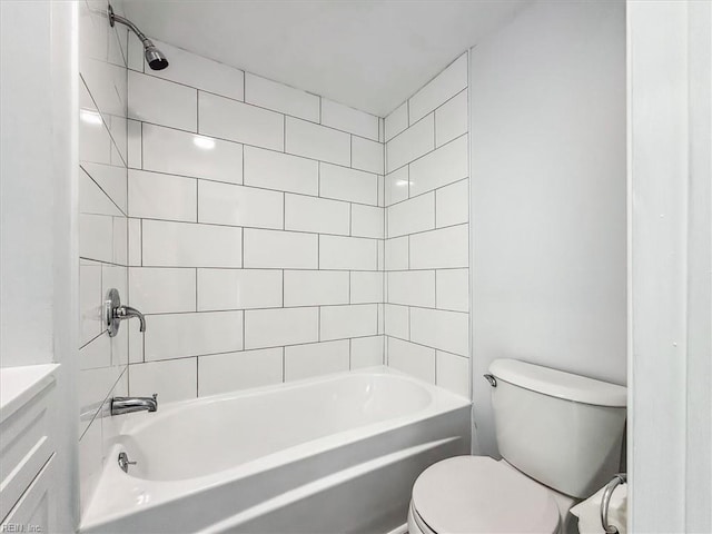 full bath with toilet and washtub / shower combination