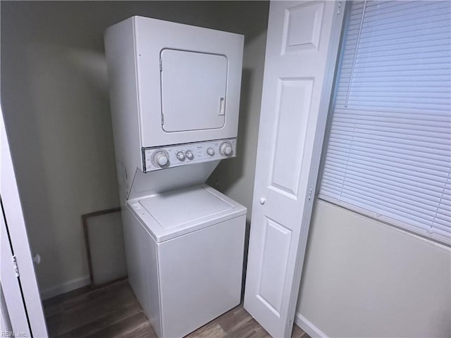 422 Homestead Ave, Hampton, VA 23661 - clothes washing area with baseboards, wood finished floors, stacked washing maching and dryer, and laundry area