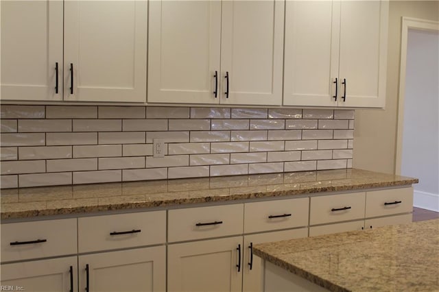 details featuring baseboards and decorative backsplash