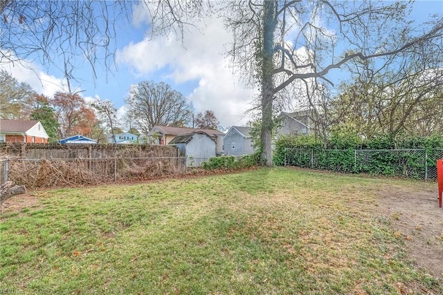 816 Westwood Ave, Hampton, VA 23661 - view of yard with a fenced backyard