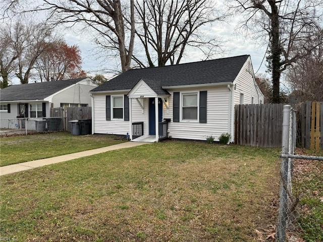 816 Westwood Ave, Hampton, VA 23661 - bungalow-style house featuring roof with shingles, a front yard, and fence