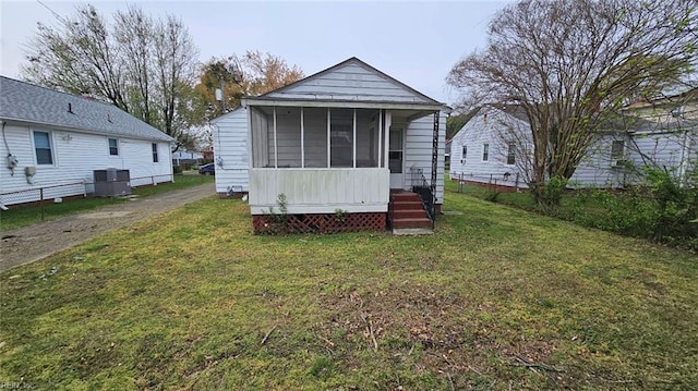 380 Hobson Ave, Hampton, VA 23661 - back of property featuring a sunroom, fence, and a yard