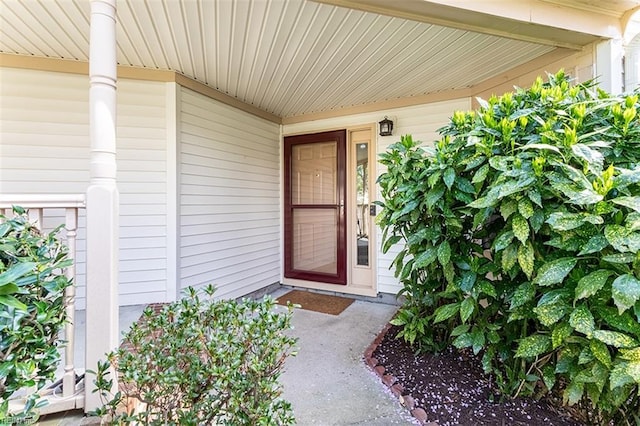 entrance to property with covered porch