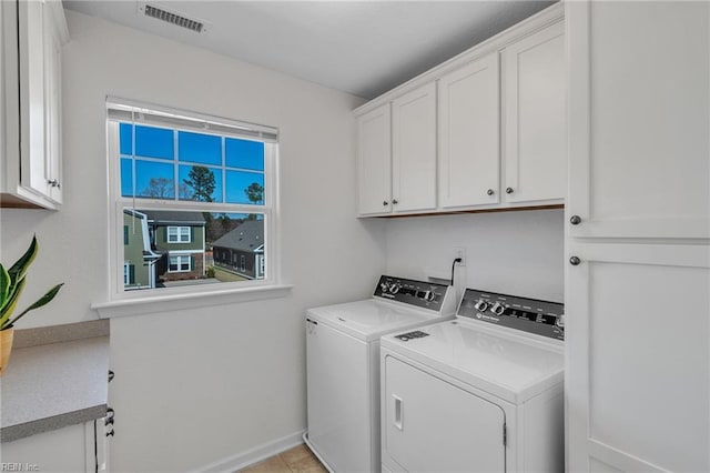 laundry room with cabinet space, visible vents, washing machine and clothes dryer, and baseboards