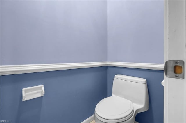 bathroom featuring toilet and baseboards