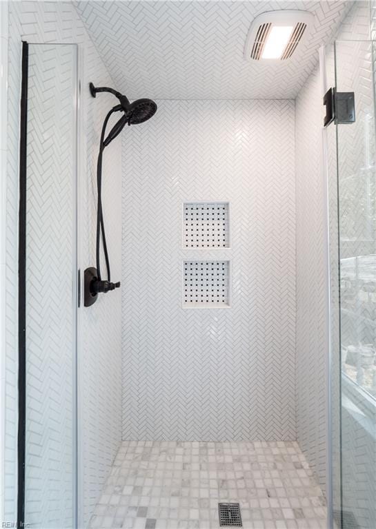full bathroom featuring visible vents and a tile shower