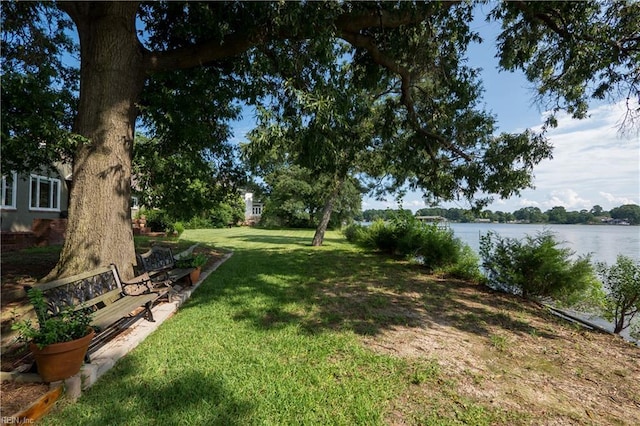 view of yard featuring a water view