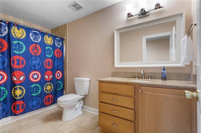 full bathroom with vanity, a shower with curtain, visible vents, toilet, and baseboards