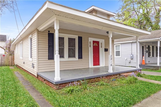 2916 Somme Ave, Norfolk, VA 23509 - shotgun-style home featuring covered porch and fence