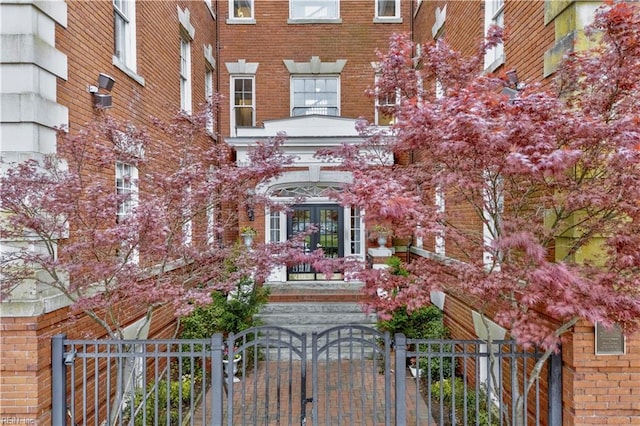 429 York St W Unit 3A, Norfolk, VA 23510 - view of building exterior with a fenced front yard