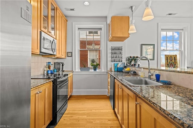 429 York St W Unit 3A, Norfolk, VA 23510 - kitchen featuring light wood-type flooring, black appliances, visible vents, decorative backsplash, and a sink