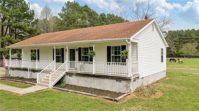 view of front facade featuring a porch, a shingled roof, crawl space, and a front lawn