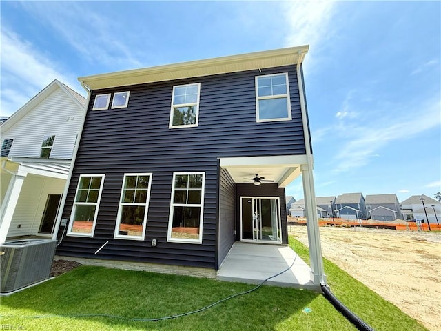 1539 Waltham Ln, Newport News, VA 23608 - rear view of property with a patio area and a yard