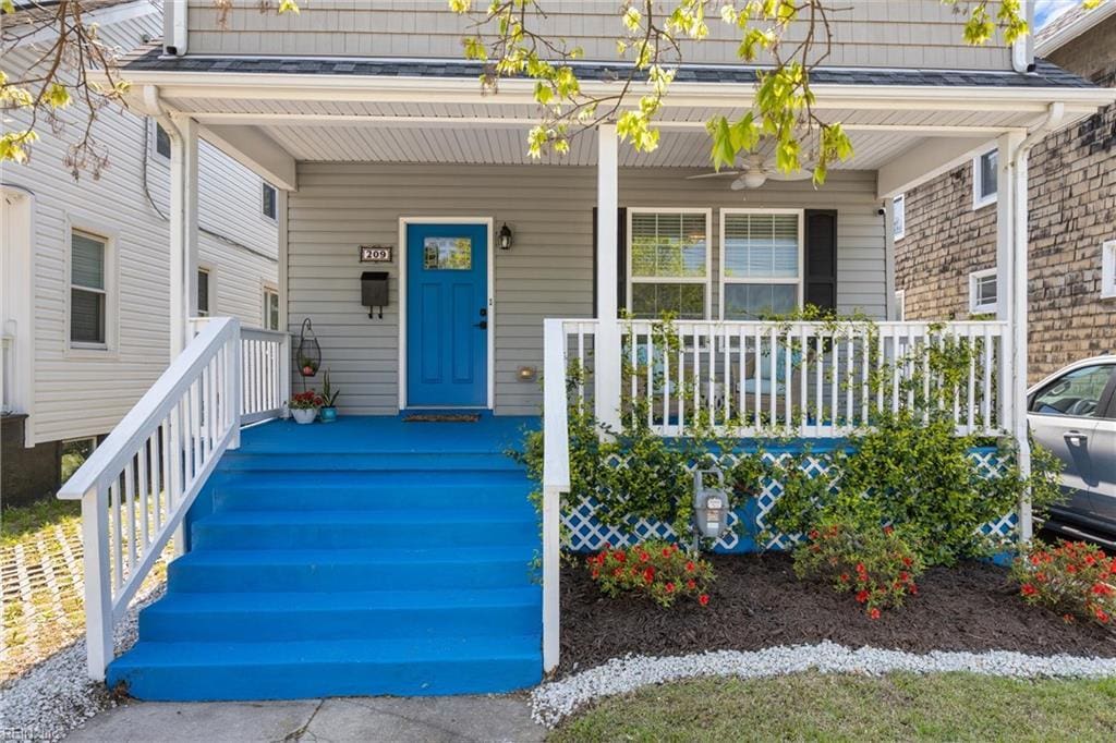 209 W 38th St, Norfolk, VA 23504 - entrance to property featuring a porch