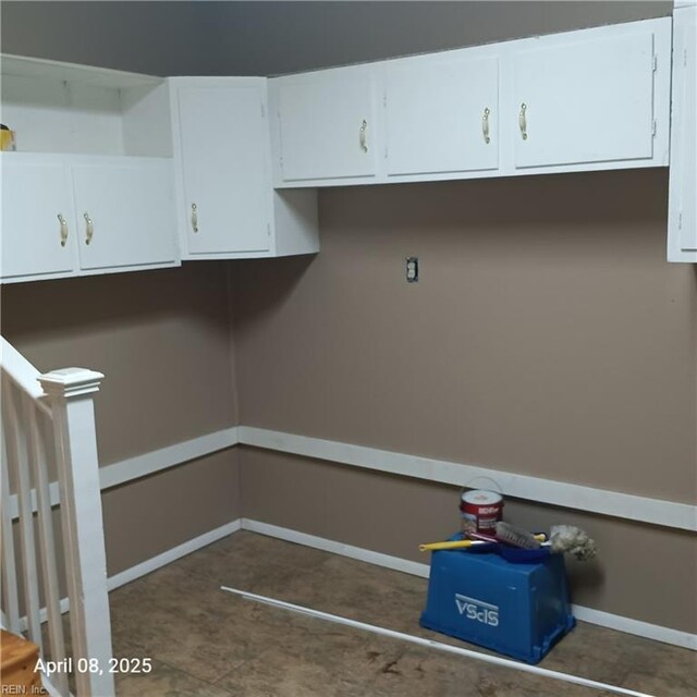 washroom with baseboards