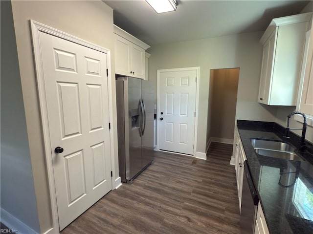 kitchen with stainless steel fridge, a sink, dishwashing machine, dark wood-style floors, and white cabinetry