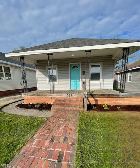 715 E Mercury Blvd, Hampton, VA 23663 - view of front of home with a front lawn and covered porch