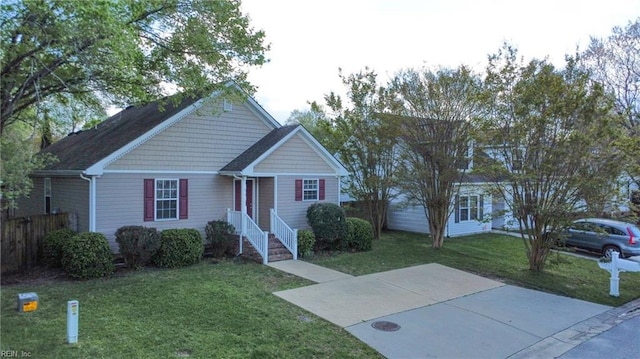 view of front of home with fence and a front lawn
