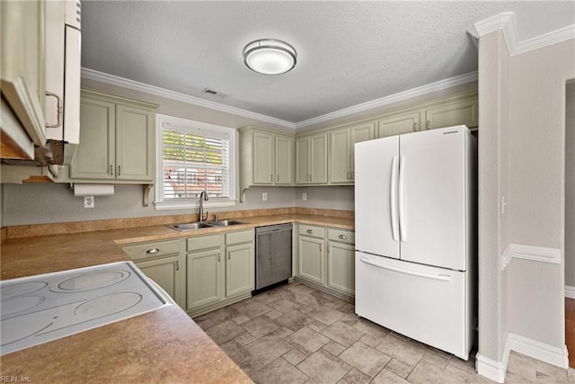kitchen featuring crown molding, freestanding refrigerator, visible vents, dishwasher, and a sink