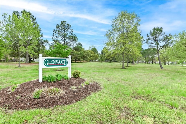 view of home's community featuring a lawn