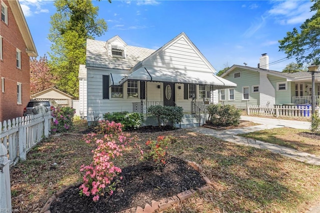 view of front of property with fence and covered porch