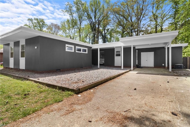 single story home with an attached carport, central air condition unit, driveway, and crawl space