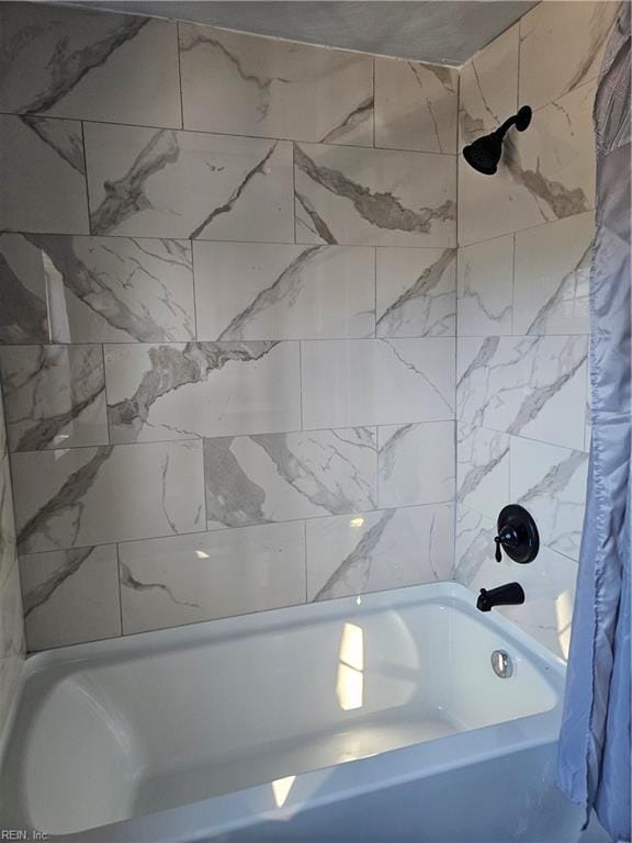 full bath featuring shower / bath combo with shower curtain