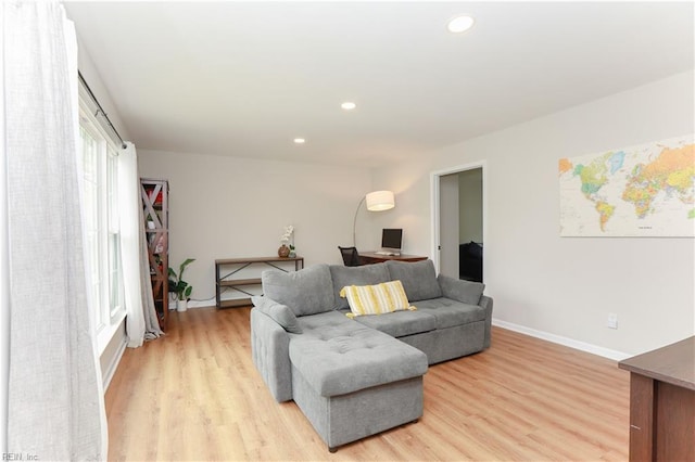living area with light wood-style flooring, recessed lighting, and baseboards